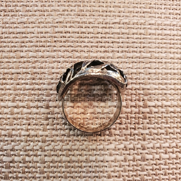 Adjustable silvertone cut out floral ring - Picture 6 of 7